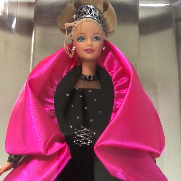 1998 Holiday special edition Barbie doll. - Picture 5 of 5
